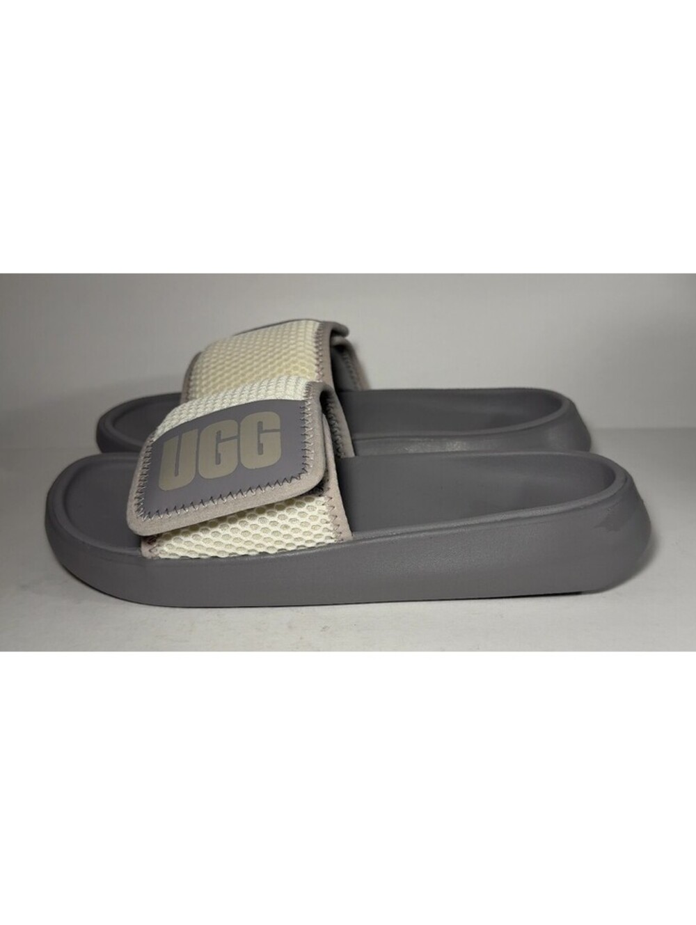 UGG LA Light Slide Sandals Gray Women's Size 7 Mesh Strap 1107911 Damaged Box